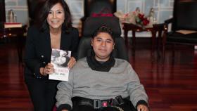 Isabel Gemio y su hijo Gustavo durante la presentación del libro.