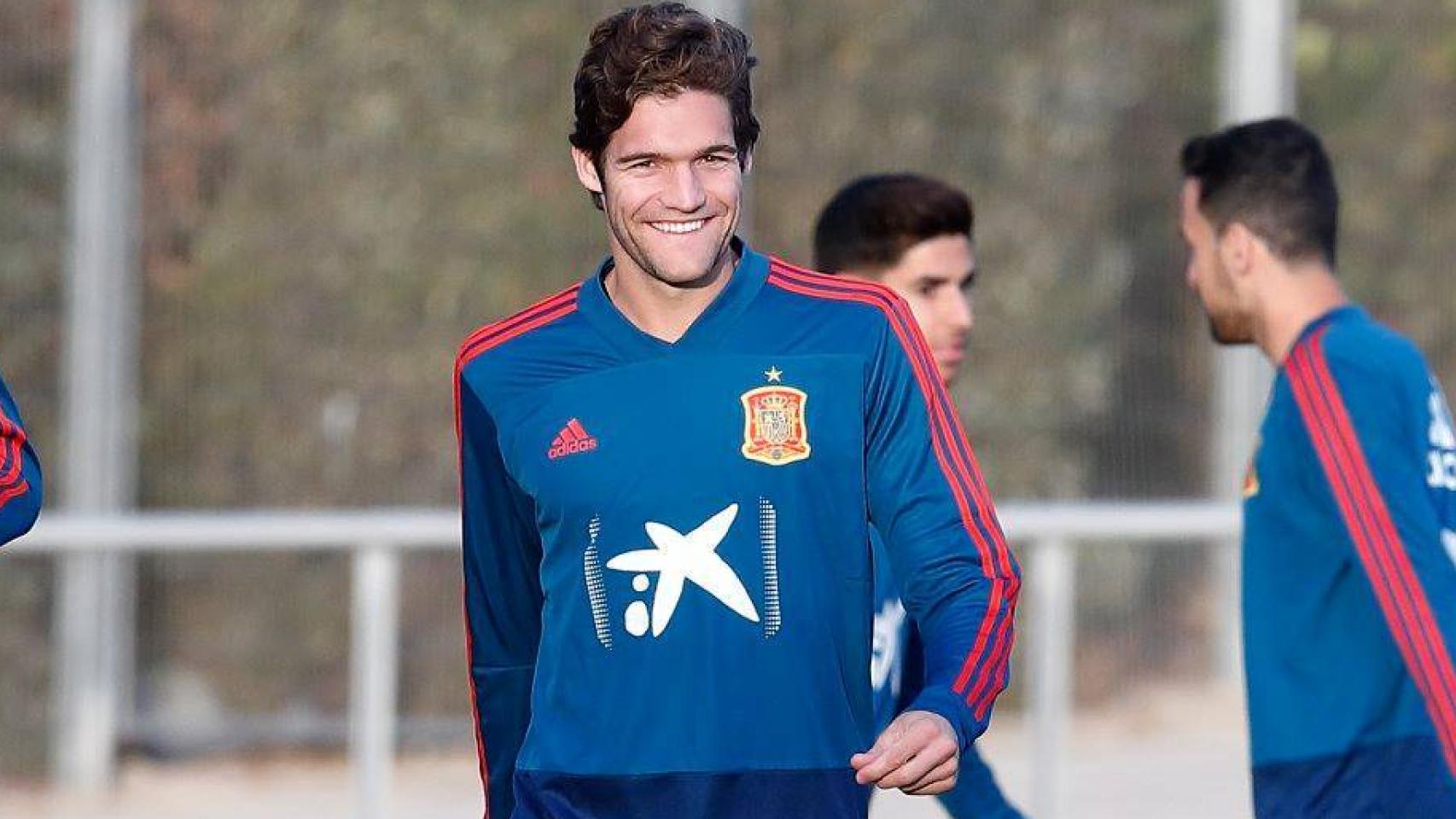 Marcos Alonso durante un entrenamiento de la Selección. Foto: sefutbol.com