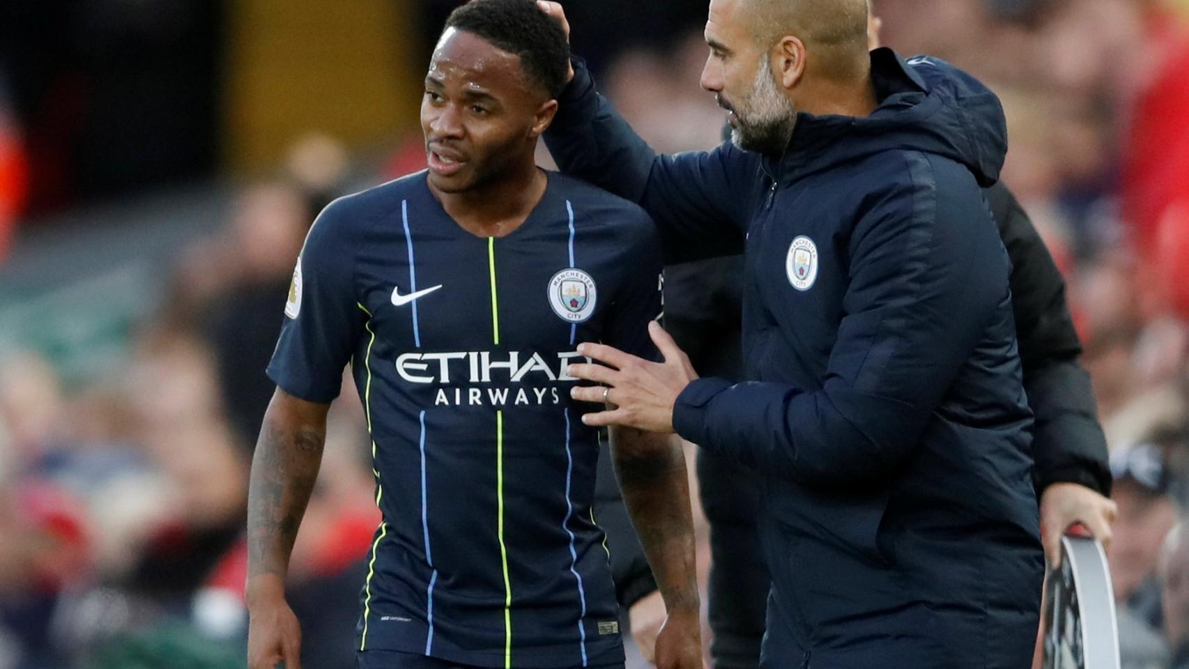 Sterling recibe instrucciones de Guardiola.