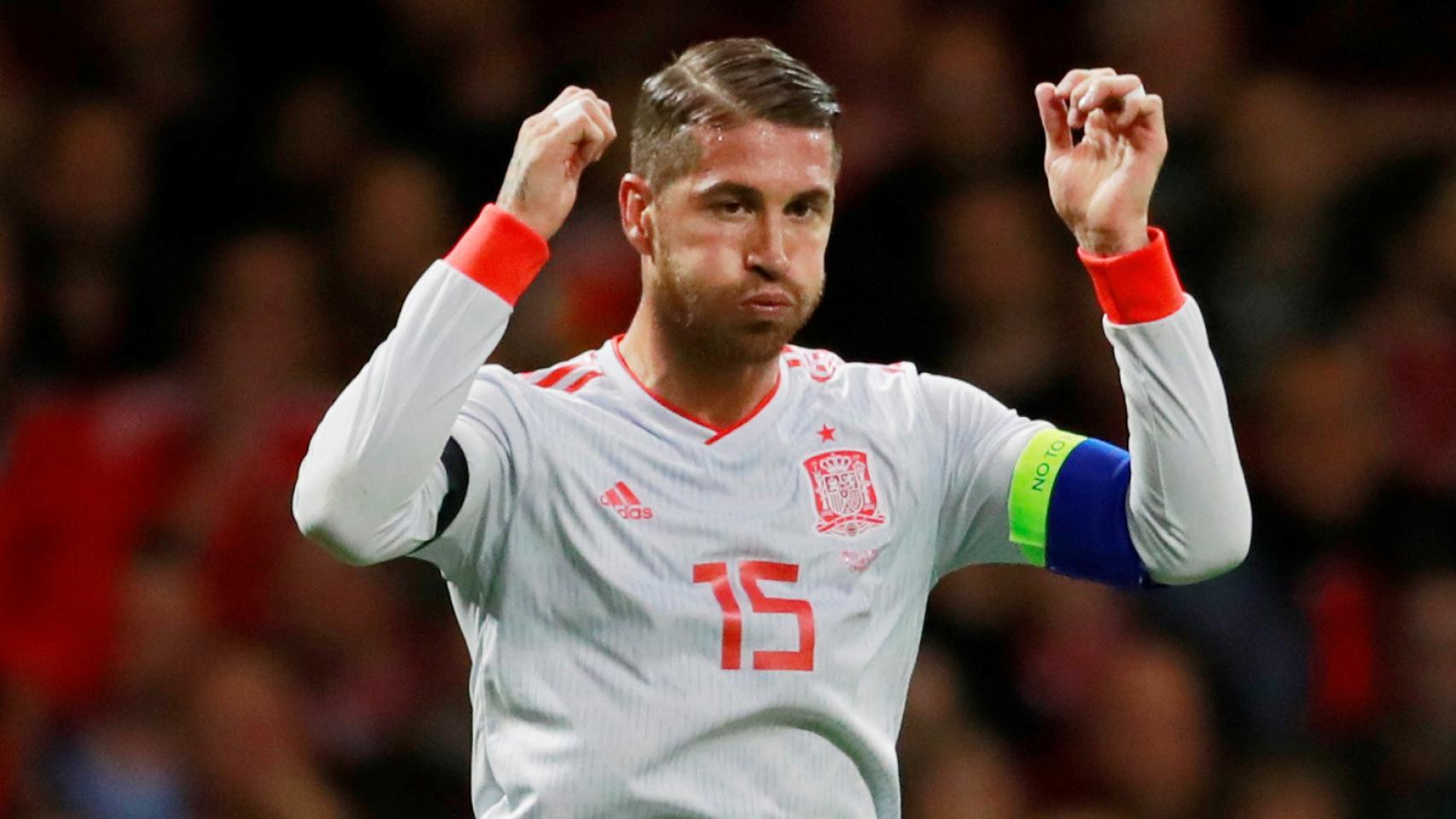 Sergio Ramos celebra un gol con la Selección