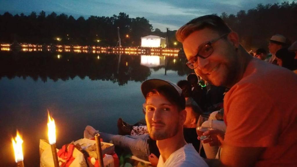 Bastian ahora vive feliz con su novio. Le conoció hace años durante el Orgullo Gay en Hannover.