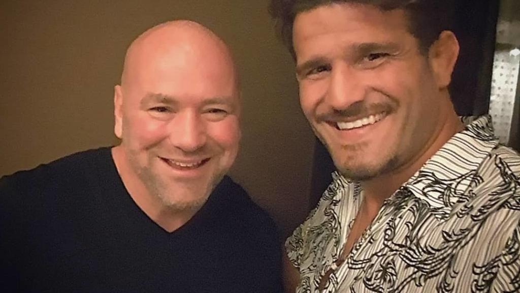 Juan Espino junto a Dana White, dueño de la UFC.