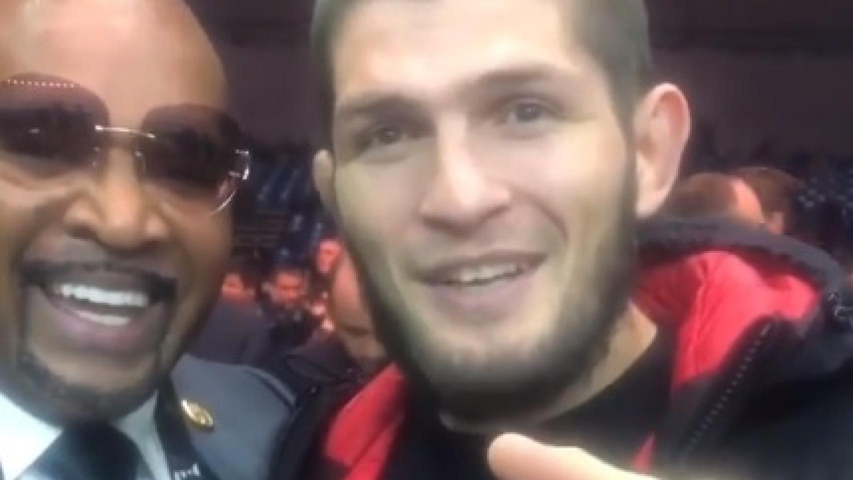 Leonard Ellerbe, representante de Floyd Mayweather, y Khabib Nurmagomedov