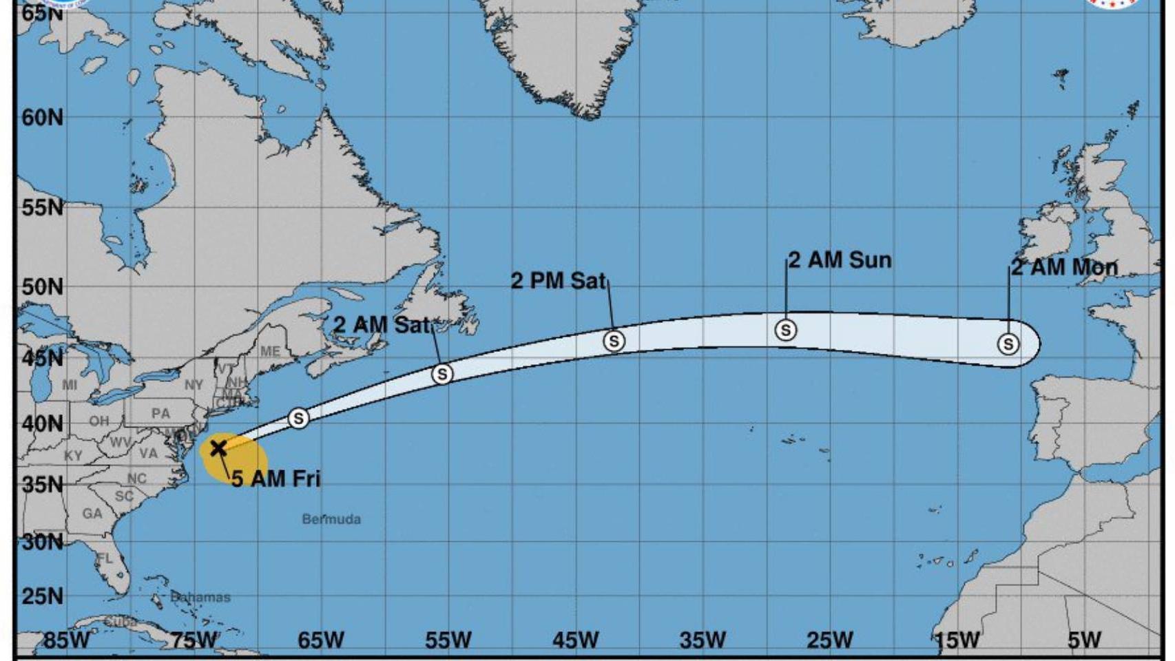 El desplazamiento del huracán Michael a través del Atlántico durante el fin de semana en la última previsión del NHC.