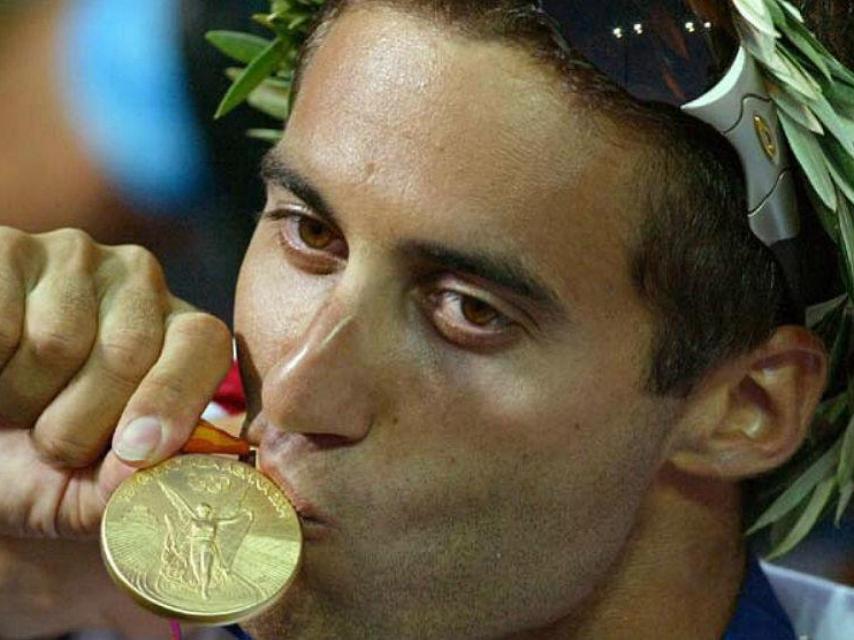 Gal Fridman, con su medalla de oro en los Juegos Olímpicos de Atenas 2004