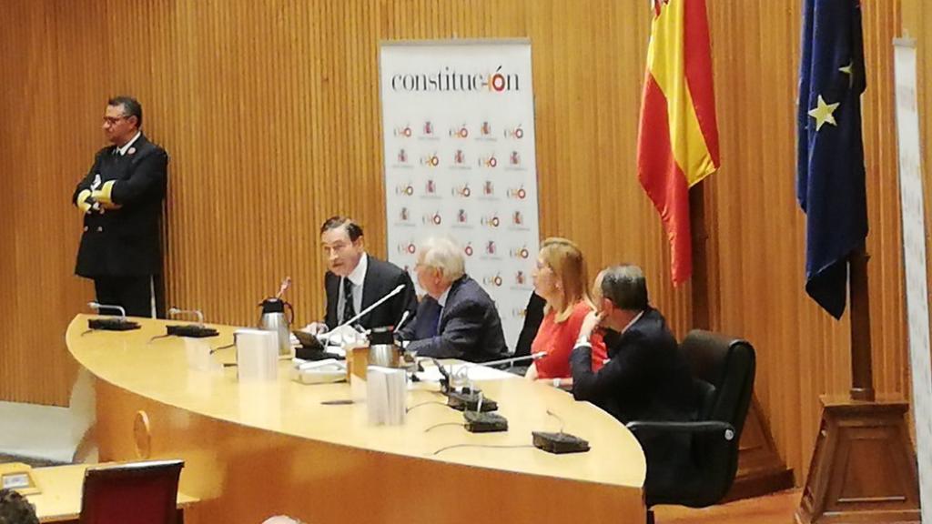 Pedro J. Ramírez durante su intervención ante los periodistas que contaron la Transición