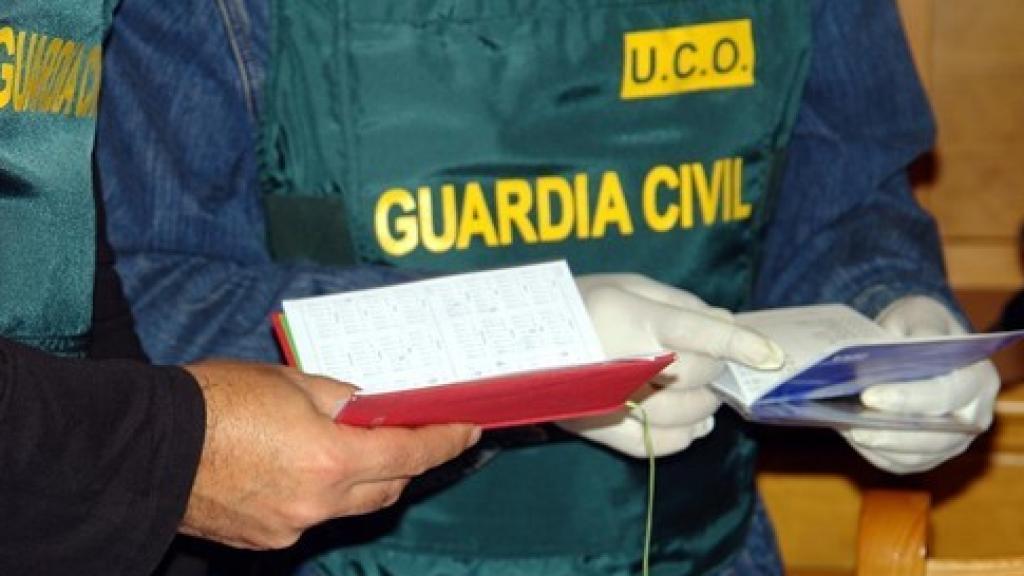 Un agente de la Unidad Central Operativa (UCO) de la Guardia Civil. Imagen de archivo.