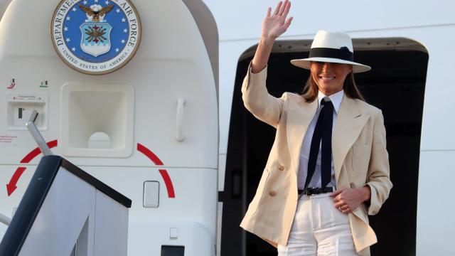 Melania Trump en su avión oficial