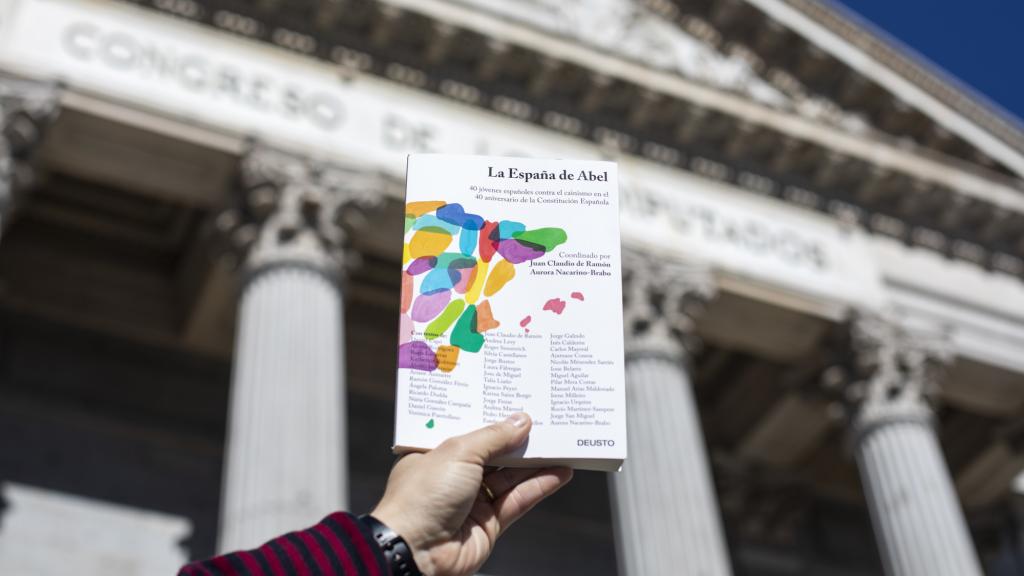 El libro 'La España de Abel' es un grito colectivo contra la otra España, la cainita.