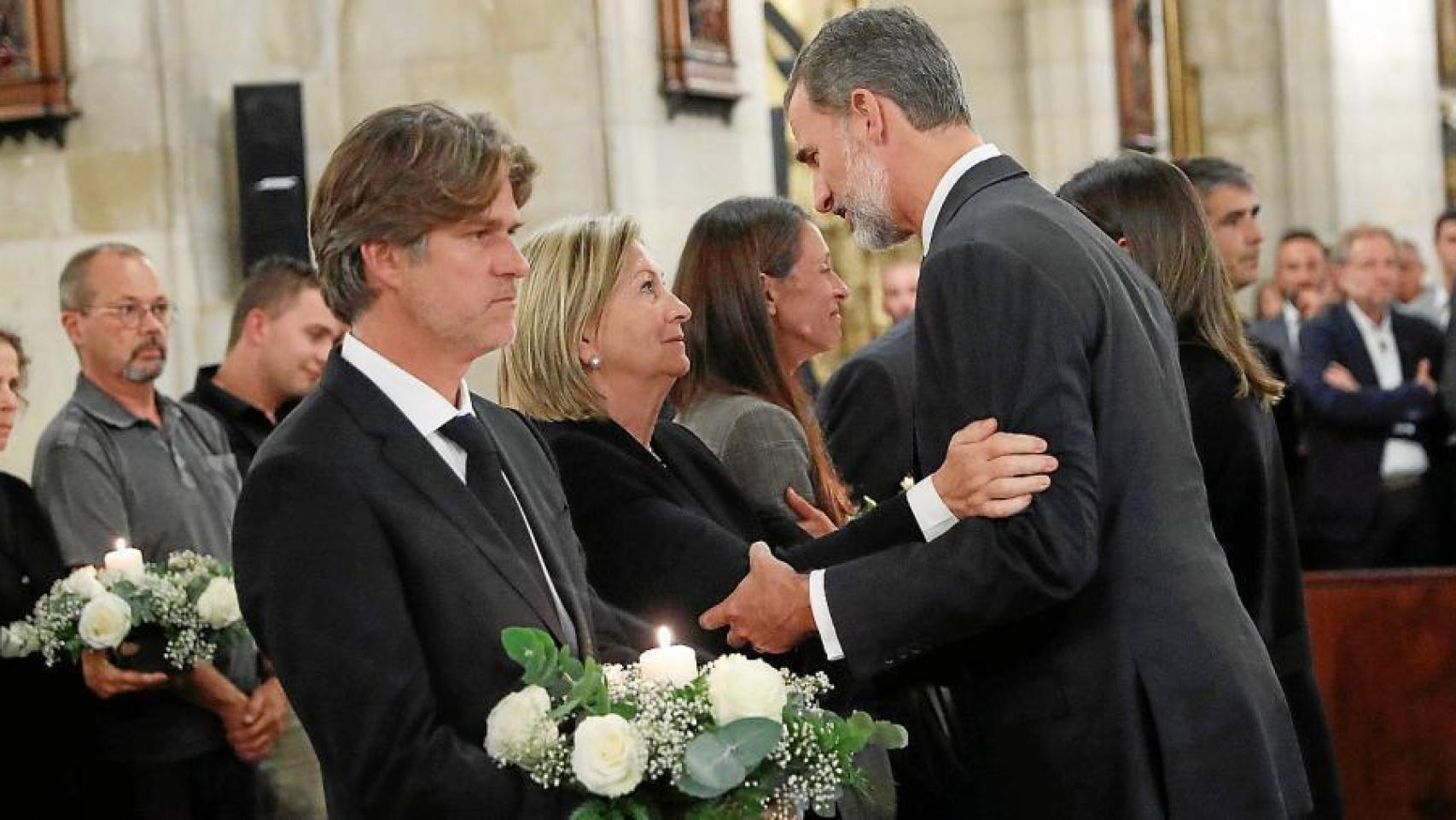 David Robinson junto al Rey en el funeral.