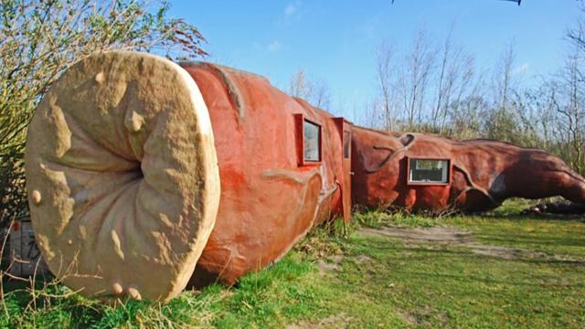 El desagradable aspecto exterior de este 'hotel ano' situado en Bélgica