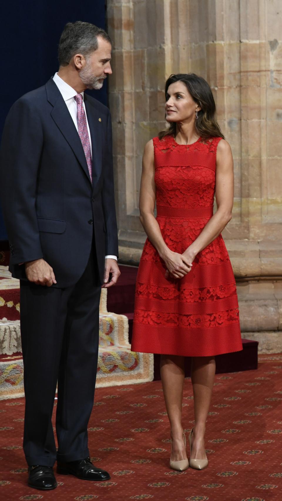 Los reyes esperando a los invitados.