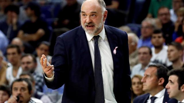 Pablo Laso da órdenes a sus jugadores