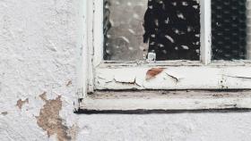 Cambiar las ventanas viejas ayuda a reducir la factura energética.