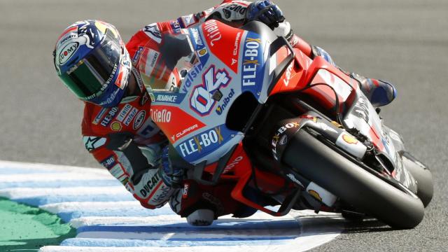 Andrea Dovizioso traza un viraje con su GP18, en el circuito Twin Ring Motegi.