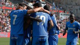 Los jugadores del Getafe celebran un gol ante el Rayo Vallecano