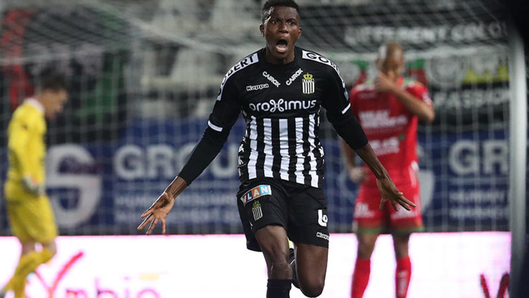 Victor Osimhen con el Sporting Charleroi. Foto: sport.be/fr/jupilerproleague/