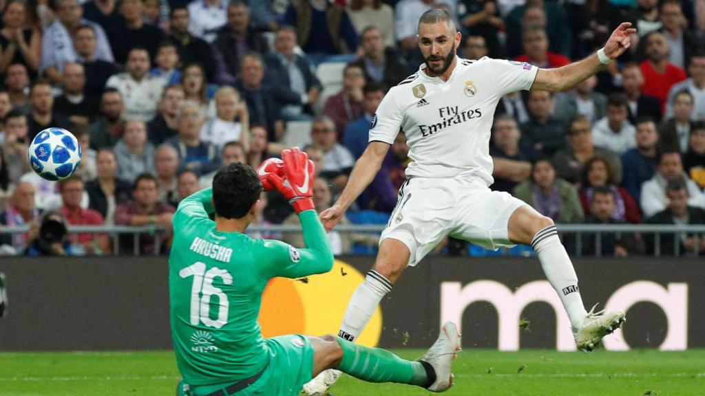 Benzema, ante el Viktoria Pilsen.