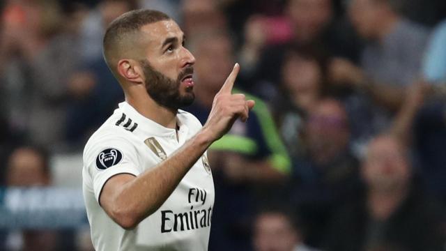 Benzema celebra un gol con el Real Madrid en la Champions League