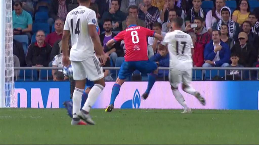 Penalti no pitado sobre Lucas Vázquez