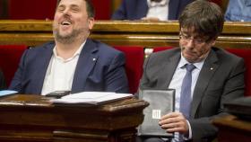 Oriol Junqueras y Carles Puigdemont, en el Parlamento autonómico catalán. Eran otros tiempos.