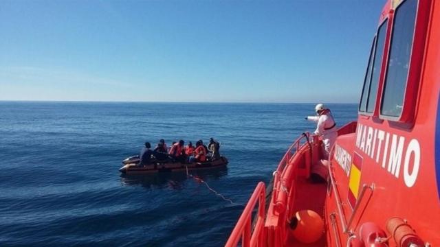 Una patera rescatada por Salvamento Marítimo.