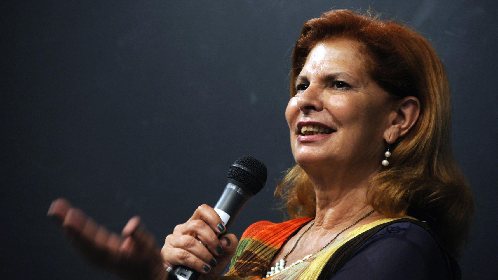 Fotografía de archivo (08/07/2011), de la exministra socialista de Cultura Carmen Alborch, en un debate celebrado en el Instituto Cervantes de Tokio, Japón.