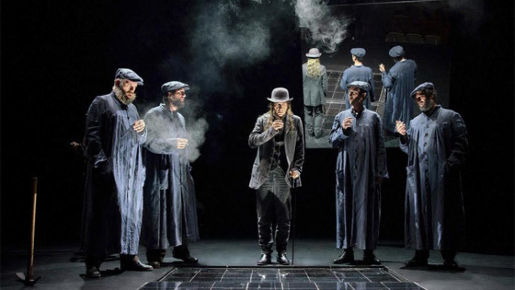 Montaje de 'Luces de bohemia' en el Teatro María Guerrero