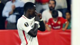 Quincy Promes, delantero del Sevilla, celebra su gol al Akhisar