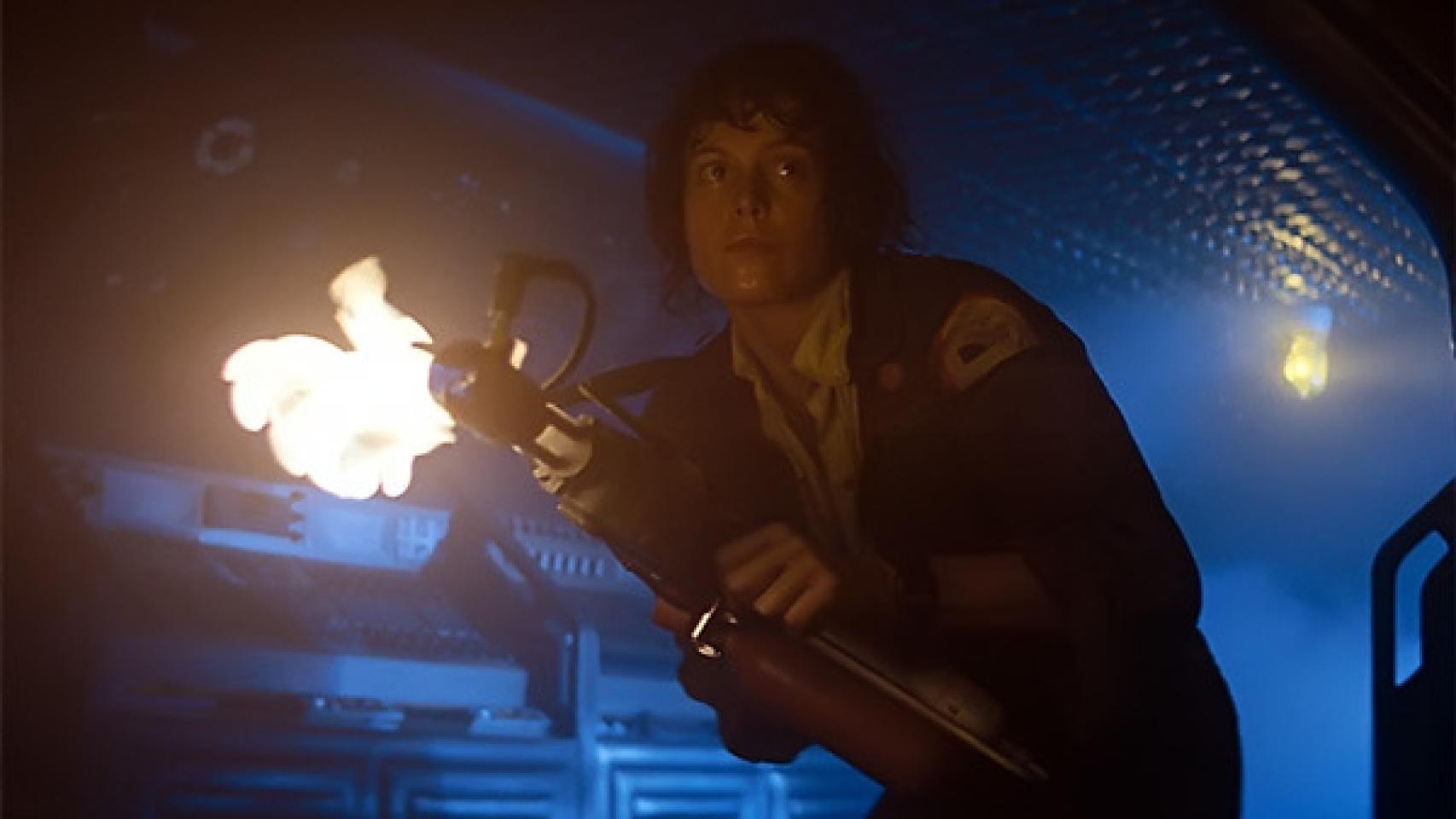 Ellen Ripley y su lanzallamas en una escena de 'Alien'