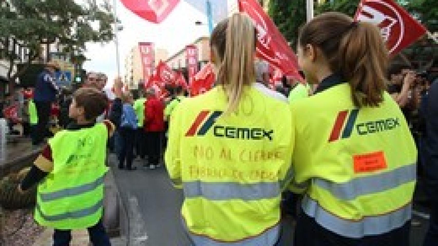 Manifestación por el cierre de CEMEX en Gádor.