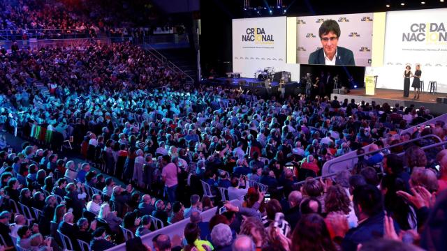 El expresident de la Generaliatt, Carles Puigdemont, durante su intervención por vídeo.