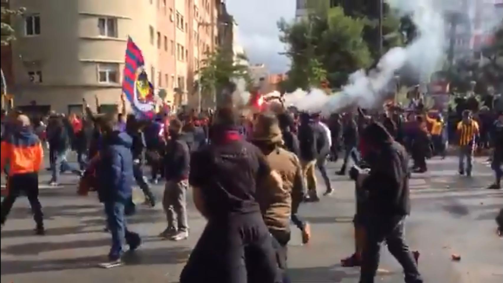 Los Boixos Nois reaparecen en la previa de El Clásico