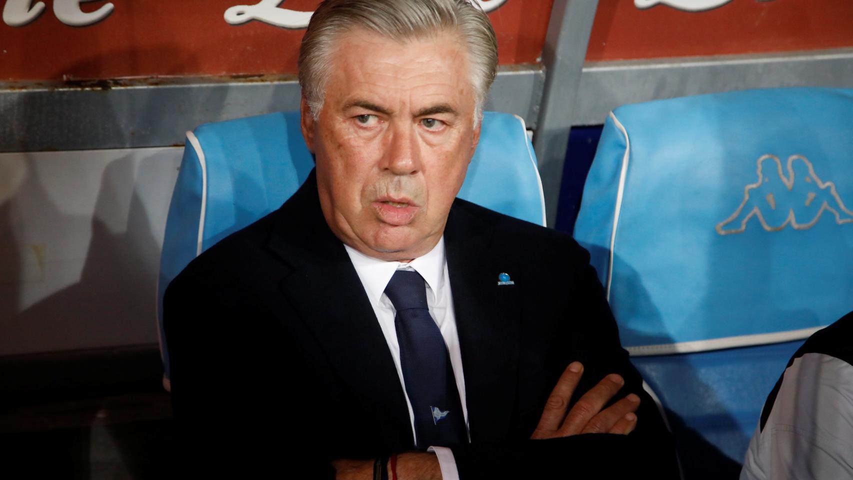 Ancelotti en el banquillo del Nápoles