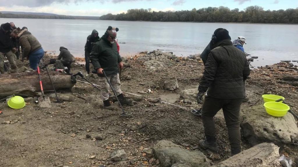 Algunos de los arqueólogos trabajando en la zona del hallazgo.