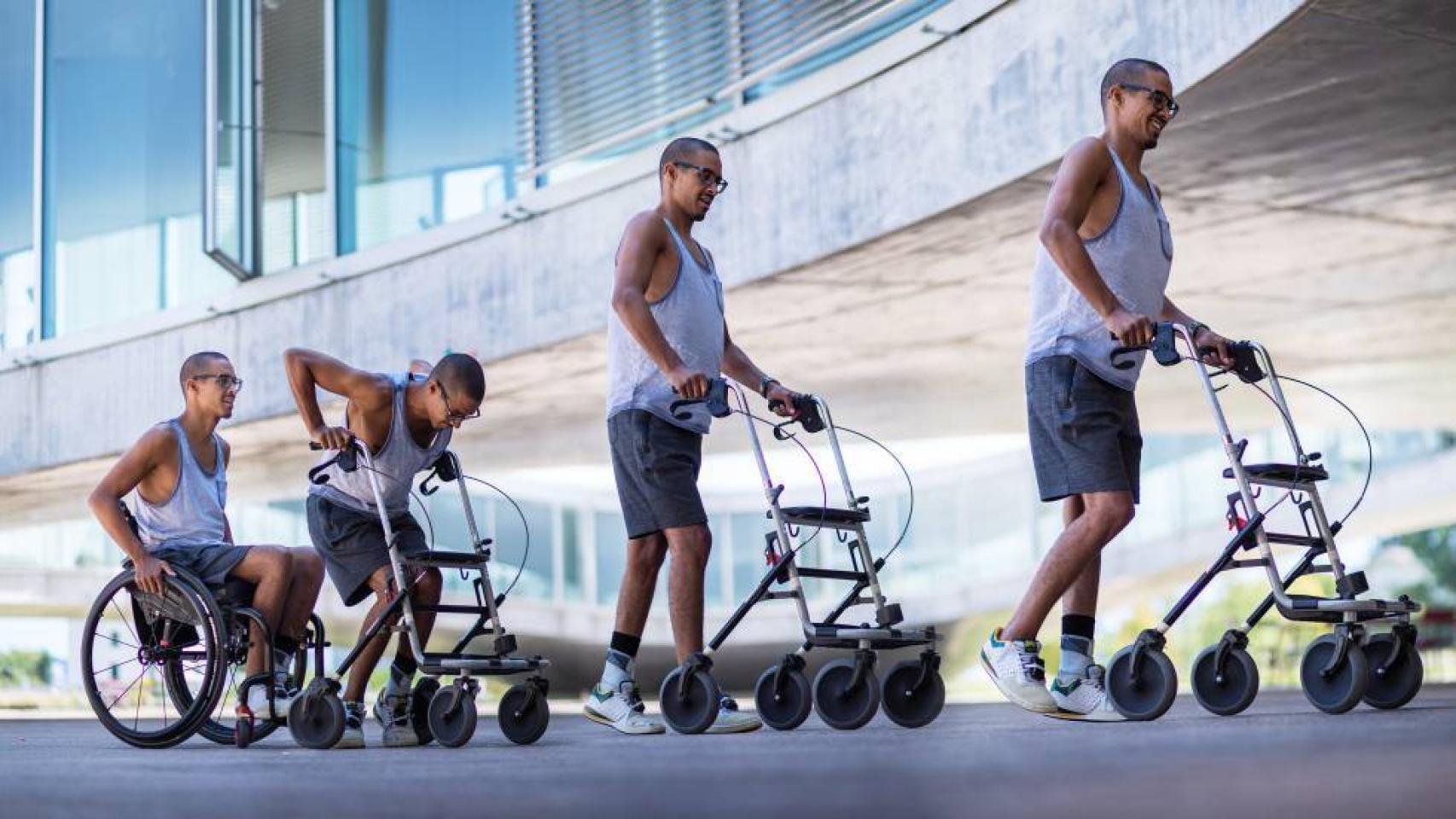 Uno de los parapléjicos que han conseguido andar gracias al implante.