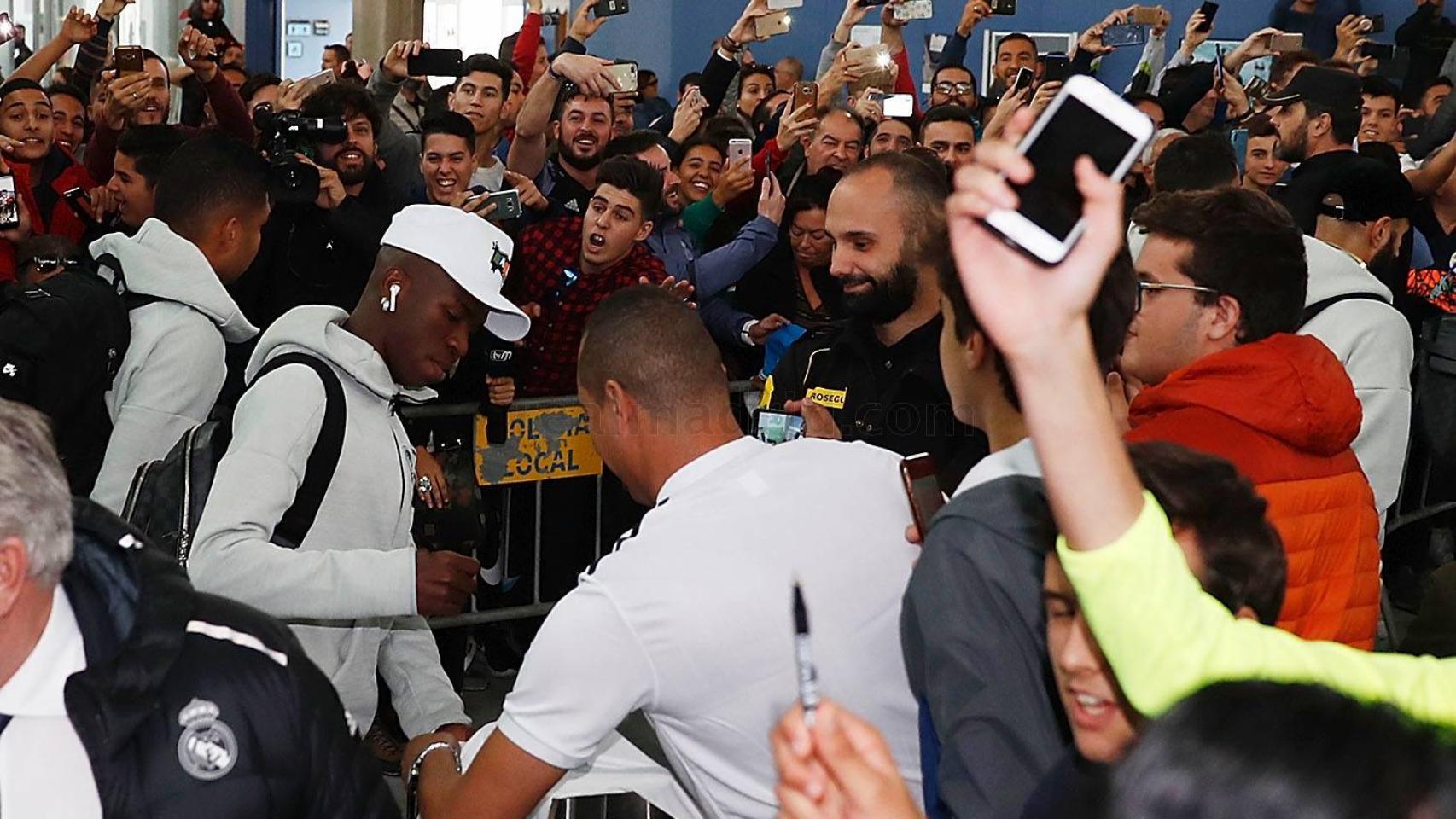 Vinicius, en la llegada del Real Madrid a Melilla