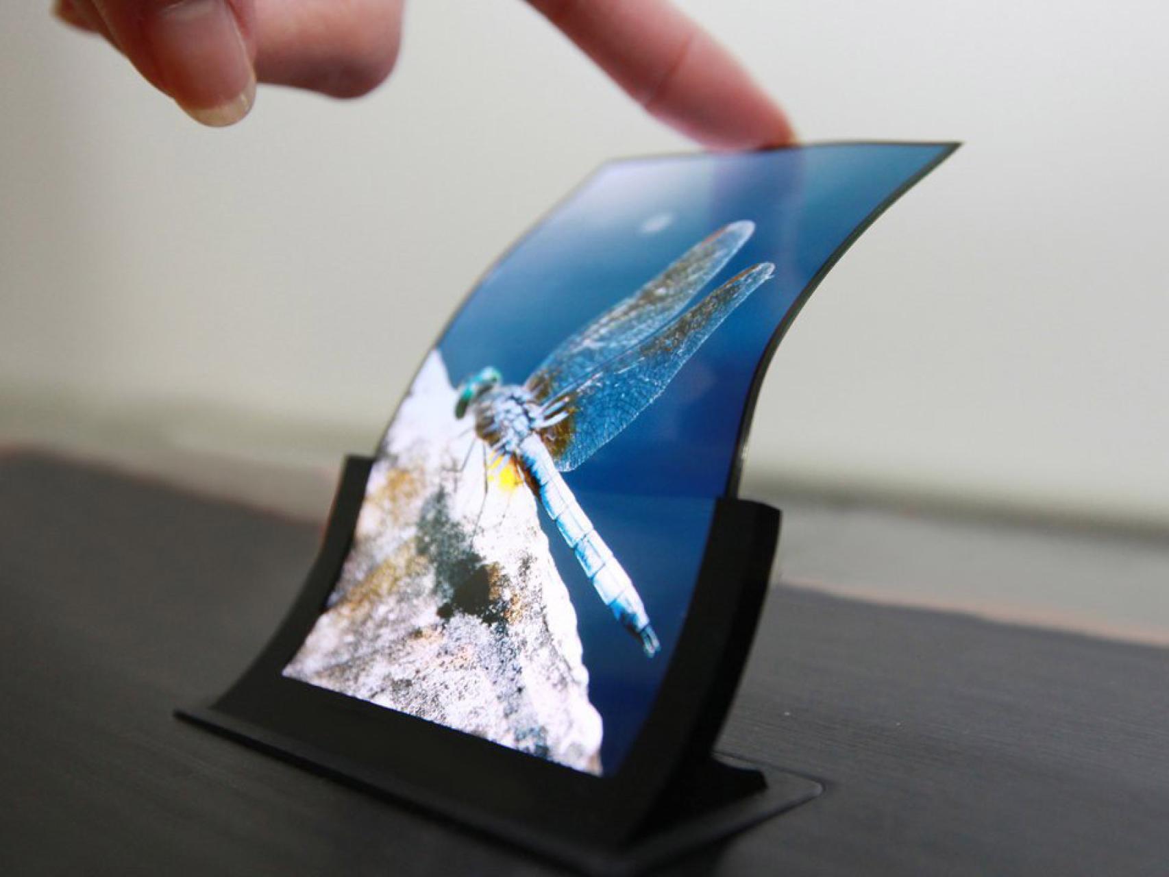Samsung se adelanta al futuro con el monitor panorámico y curvo