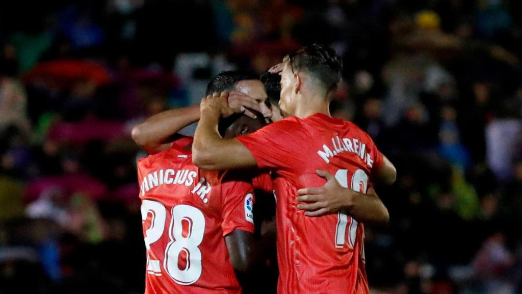 Los jugadores del Real Madrid celebran el segundo gol ante el Melilla