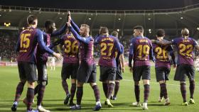 Los jugadores del Barcelona celebran el gol ante la Cultural Leonesa conseguido en el partido de ida