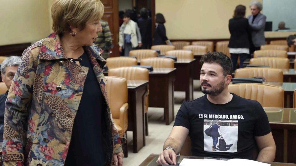 Gabriel Rufián y Celia Villalobos en el Congreso de los Diputados.