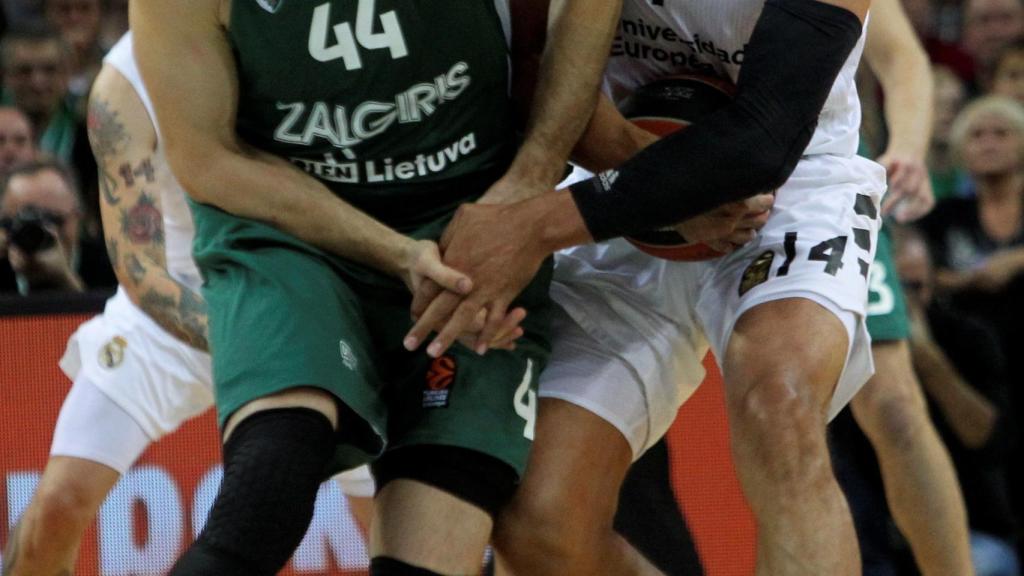 Ayón en el duelo frente a Zalgiris Kaunas