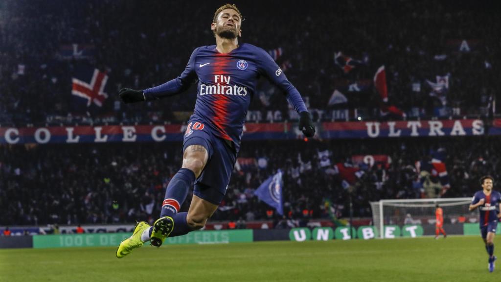 Neymar celebrando un gol al Lille