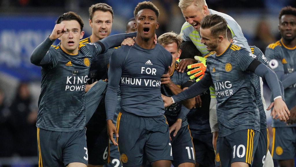 Demarai Gray celebra su gol ante el Cardiff.