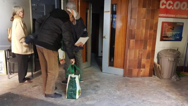 Los okupas neonazis de Hogar Social toman la antigua sede de CCOO en Madrid.