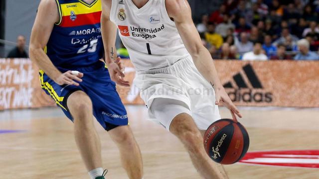 Causeur manejando la pelota