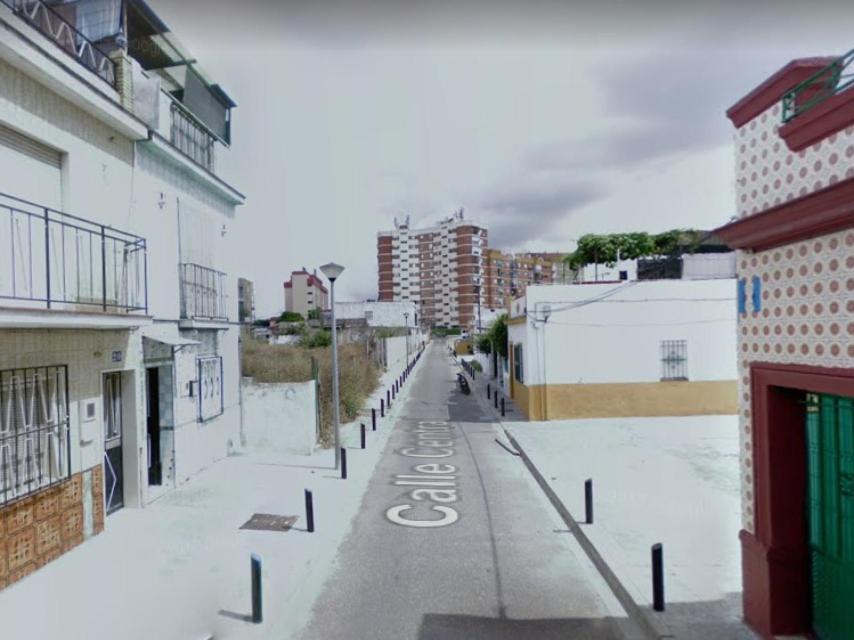 Madre e hijo estaban encerrados en un inmueble de la calle Central de Sevilla, en el barrio de Torreblanca.