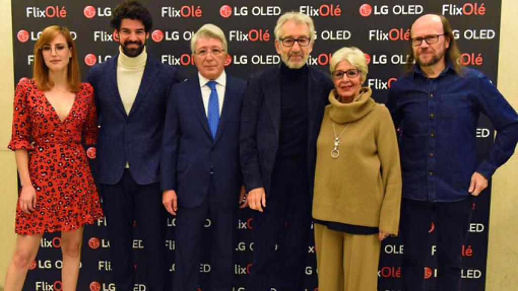 Natalia de Molina, Miguel Ángel Muñoz, Enrique Cerezo, José Sacristán, Concha Velasco y Santiago Segura en la presentación de FlixOlé