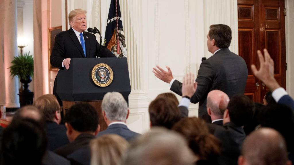 Trump discute con el periodista de la CNN durante la rueda de prensa.