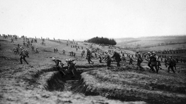 Tropas alemanas abandonan sus posiciones en el otoño de 1918.